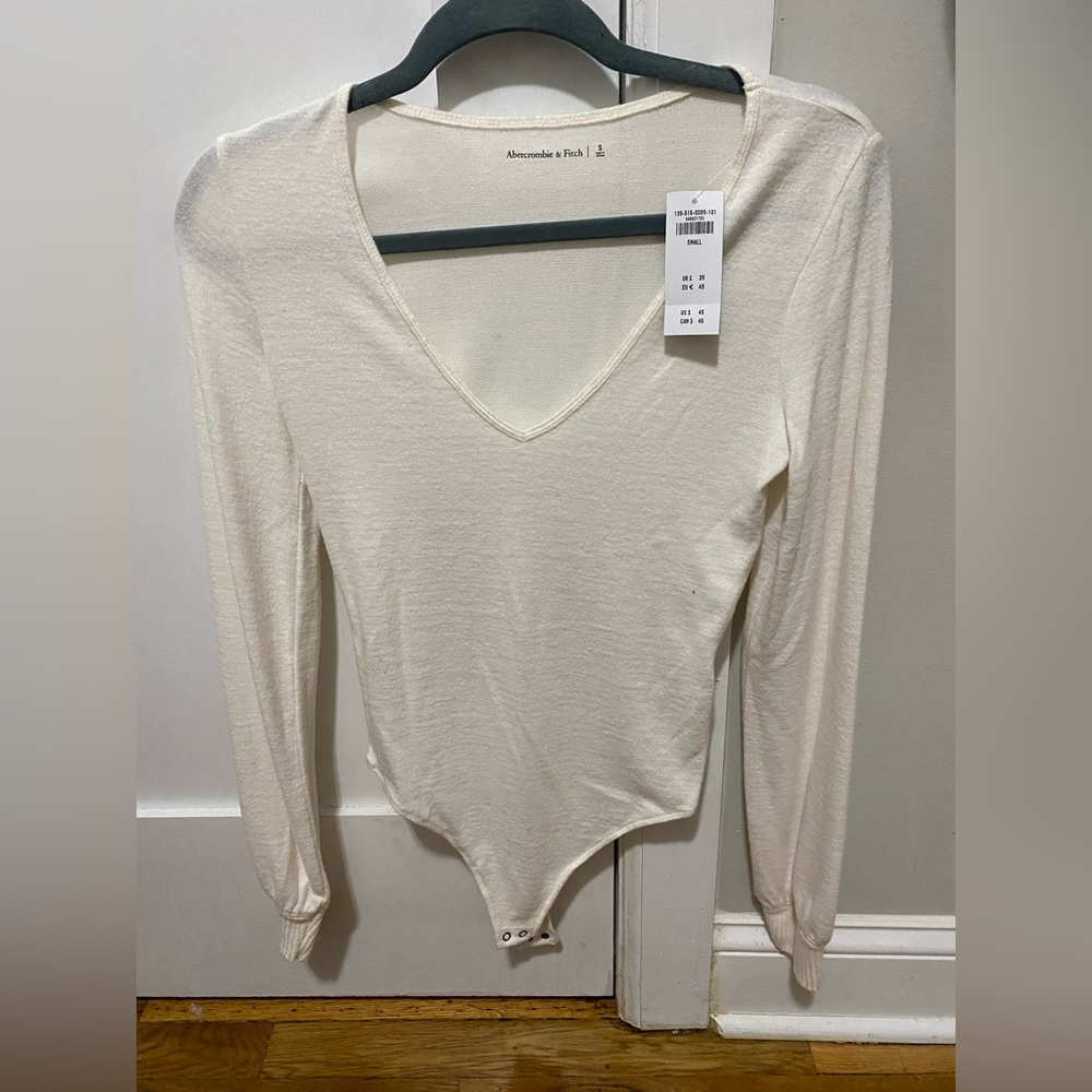 Abercrombie Supersoft Small Cream body suit NWT